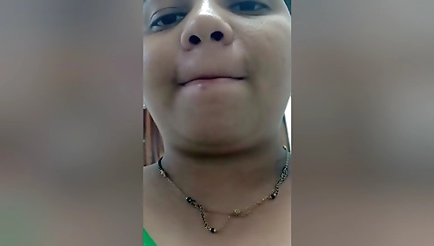 Today Exclusive -horny Bhabhi Showing Her Boobs And Pussy 1