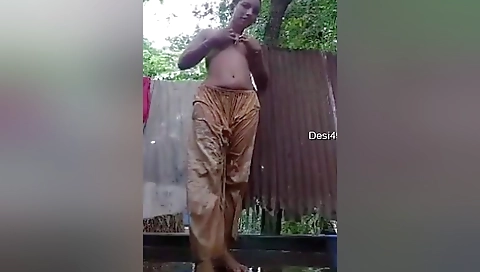 Today Exclusive- Desi Village Girl Record Her Nude Video For Lover