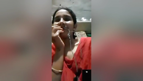 Horny Bahbhi Shows Her Pussy On Vc