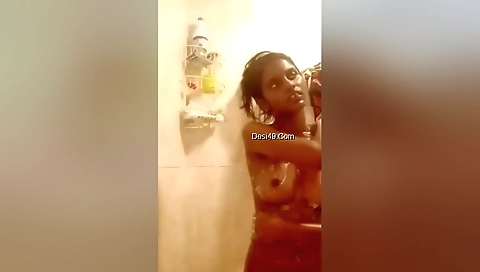 Today Exclusive- Cute Tamil Girl Bathing