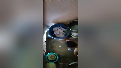 Today Exclusive- Sexy Desi Girl Bathing