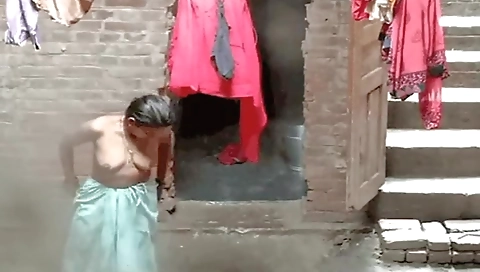 Desi Bhabhi Bathing Record In 1