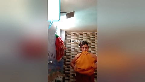 Most Demanded Jyotsna Boudi Bathing And Fingering Shows To Lover On Video Call 4