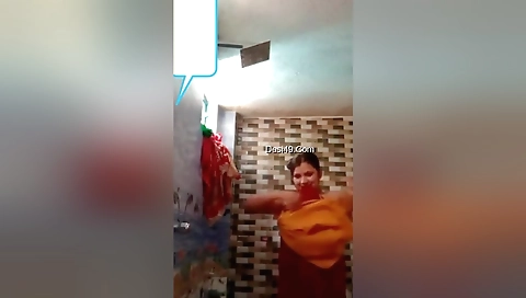 Most Demanded Jyotsna Boudi Bathing And Fingering Shows To Lover On Video Call 4