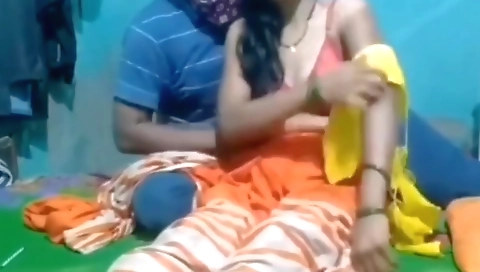 සාරිය ගලවන්න ද අයියේ Sri Lanka Home Couple Sex 2022