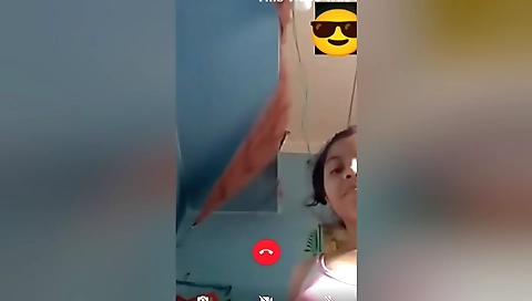 Desi Bangla Girl Shows Her Boobs