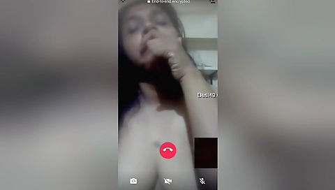 Today Exclusive- Mallu Bhabhi Showing Her Boobs 1