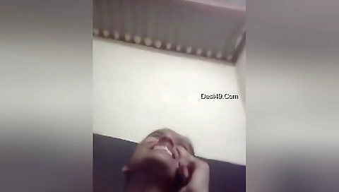 Today Exclusive- Desi Village Girl Showing Her Nude Body On Video Call