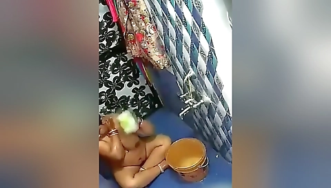 Today Exclusive- Desi Bbw Bhabhi Bathing Record In