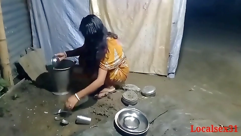 Indian Localsex31 Bhabhi Bartan Saaf Kar Rhi Thi Dever Ne Ghodi Bnaya