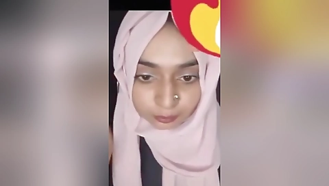Cute Hijabi Girl Shows Her Pussy On Video Call
