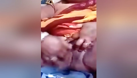 Today Exclusive -horny Bhabhi Shows Her Boobs And Fingering 2