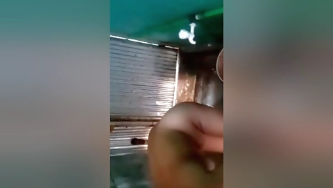 Today Exclusive -cute Girl Record Her Bathing Video For Lover