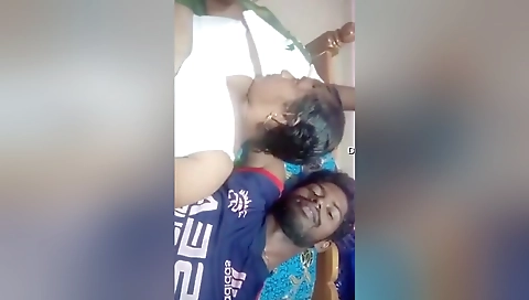 Today Exclusive- Desi Cpl Romance And Boobs Sucking 2