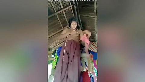 Today Exclusive- Desi Village Girl Showing Her Boobs