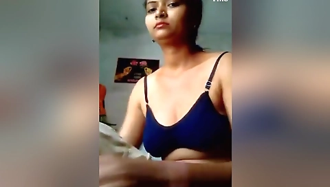 Today Exclusive- Hot Desi Girl Showing Her Boobs And Pussy