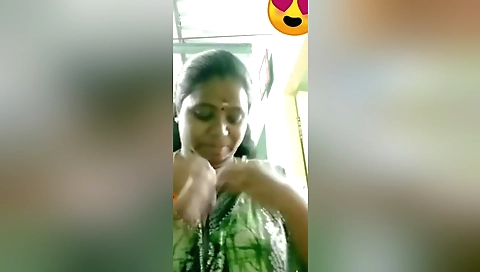 Today Exclusive-shy Mallu Bhabhi Showing Her Boobs