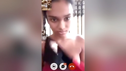 Today Exclusive- Cute Lankan Girl Showing Boobs On Video Call