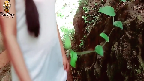 Sri Lankan Outdoor Pussy & Boobs Squeeze ස්කුල් ඇරිලා ඇවිත් චූ දාන්න ගිහින් මෝල් වෙලා