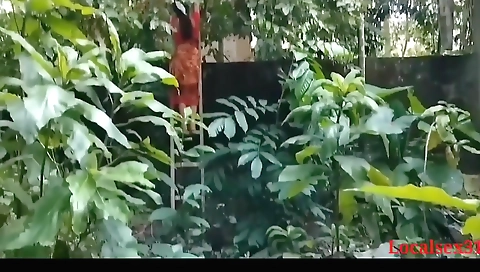 Bhabhi Jungal Main Lakdi Katne Gai Thi Jungal Main Hi Chudai Krwa Li