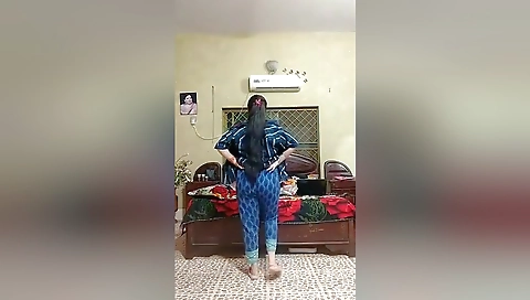 Sexy Paki Girl Shows Her Boobs 3