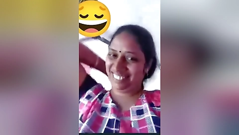 Today Exclusive -desi Bahbhi Shows Her Boobs And Pussy