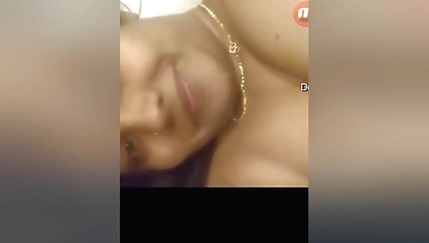 Today Exclusive -desi Bhabhi Shows Her Big Boobs