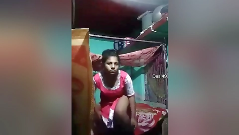 Today Exclusive -desi Village Girl Shows Her Boobs And Pussy