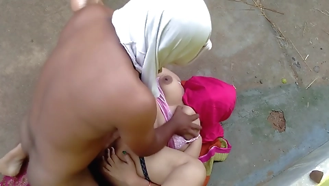 Sonali Bhabhi Ko Ghar Ke Aagan Me Chudayi Kiya