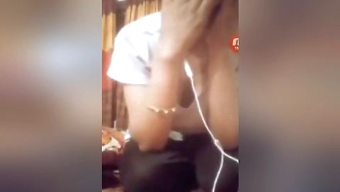 Today Exclusive- Cute Desi Girl Showing Her Boobs And Pussy 2