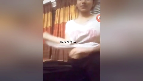Today Exclusive- Cute Desi Girl Showing Her Boobs And Pussy 2