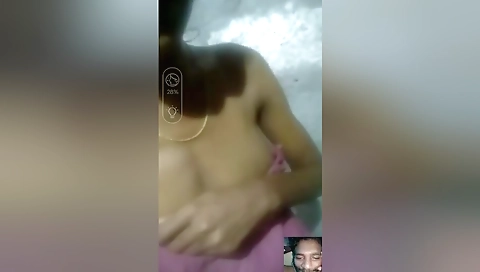 Today Exclusive- Desi Village Gf Showing Her Boobs