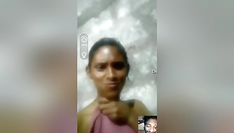 Today Exclusive- Desi Village Gf Showing Her Boobs