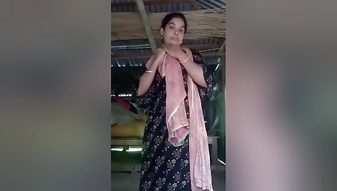 Desi Village Girl Shows Her Boobs And Pussy 2
