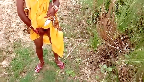 Radhika Bhabhi Ki Khet Me Chudai Indian Outdoor Sex In Hindi