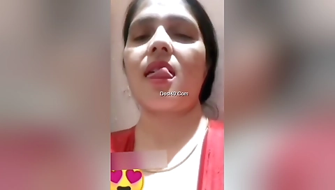 Today Exclusive -sexy Desi Bhabhi Shows Her Boobs And Pussy