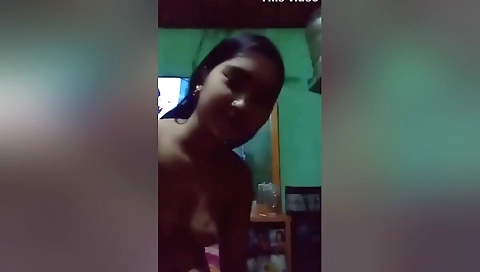 Today Exclusive -desi Bhabhi Shows Her Boobs And Pussy