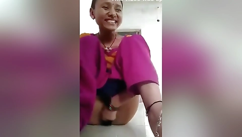 Today Exclusive -desi Bhabhi Showing Her Pussy