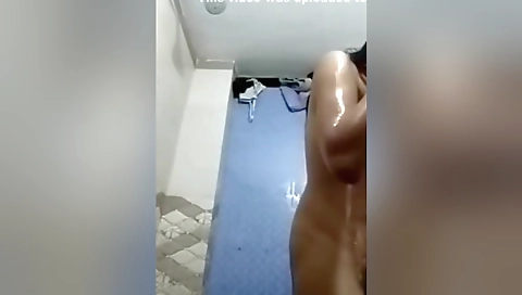 Today Exclusive- Cute Tamil Girl Bathing