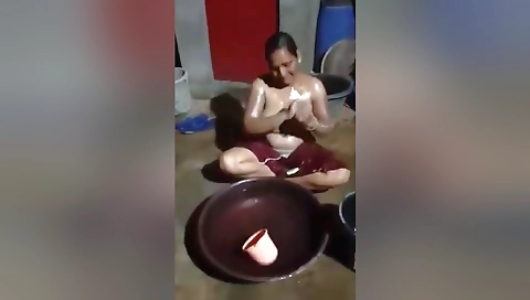 Today Exclusive- Bhabhi Outdoor Bathing Record By Hubby