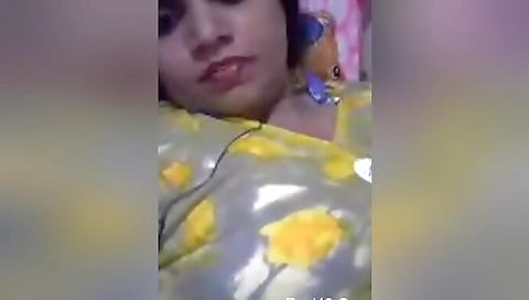 Today Exclusive- Horny Desi Girl Showing Her Boobs And Pussy
