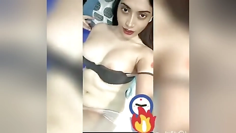 Today Exclusive- Sexy Desi Bahbhi Showing Her Boobs And Pussy