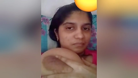 Sexy Desi Girl Shows Her Big Boobs