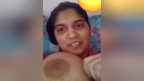Sexy Desi Girl Shows Her Big Boobs