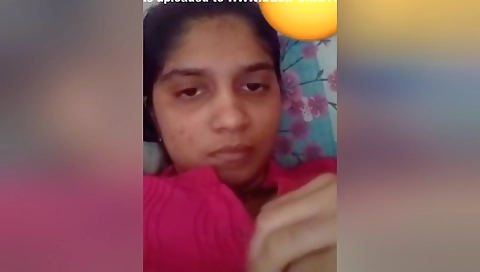Sexy Desi Girl Shows Her Big Boobs