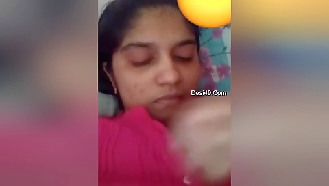 Sexy Desi Girl Shows Her Big Boobs