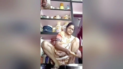 Indian Aunty Pussy Flash While Taking With Lover On Video Call