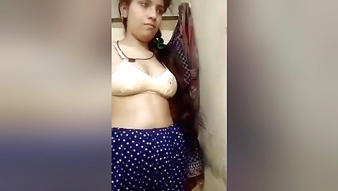Hot Paki Girl Shows Her Boobs And Pussy