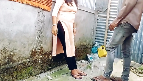 Indian Village Bhabhi Outdoor Fuck Her Husband