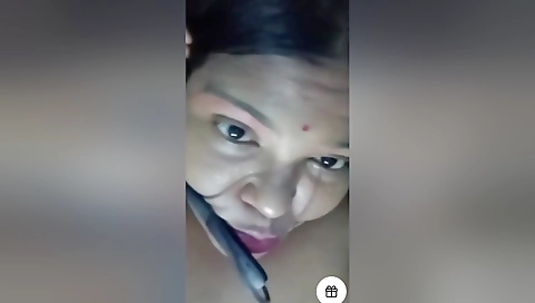 Hot Tamil Bhabhi Shows Her Boobs And Pussy On Vc